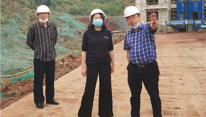 市國資委副主任張力到興學(xué)商務(wù)中心調(diào)研項(xiàng)目建設(shè)、疫情防控工作